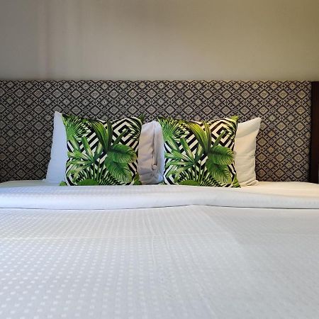 Check In Saladaeng (Adults Only) Hotell Bangkok Exteriör bild