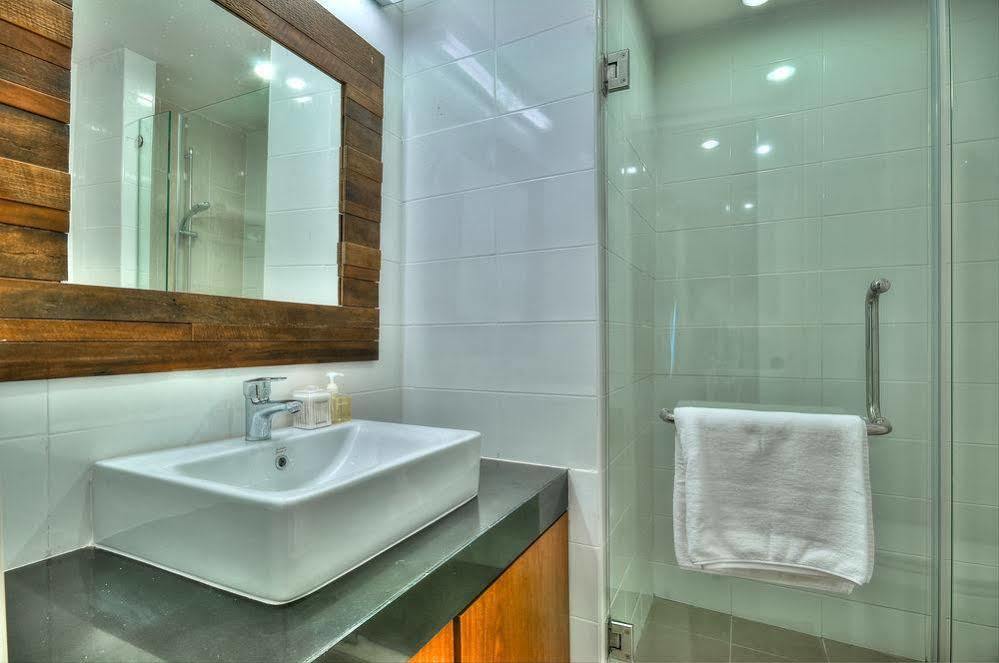 Check In Saladaeng (Adults Only) Hotell Bangkok Exteriör bild