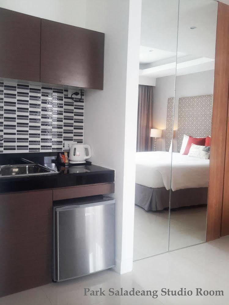 Check In Saladaeng (Adults Only) Hotell Bangkok Exteriör bild