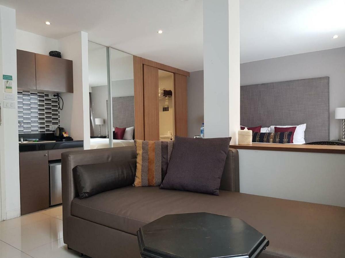 Check In Saladaeng (Adults Only) Hotell Bangkok Exteriör bild
