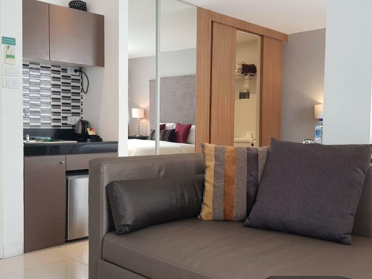 Check In Saladaeng (Adults Only) Hotell Bangkok Exteriör bild