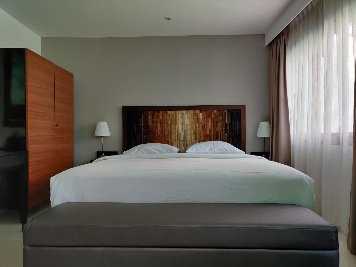 Check In Saladaeng (Adults Only) Hotell Bangkok Exteriör bild