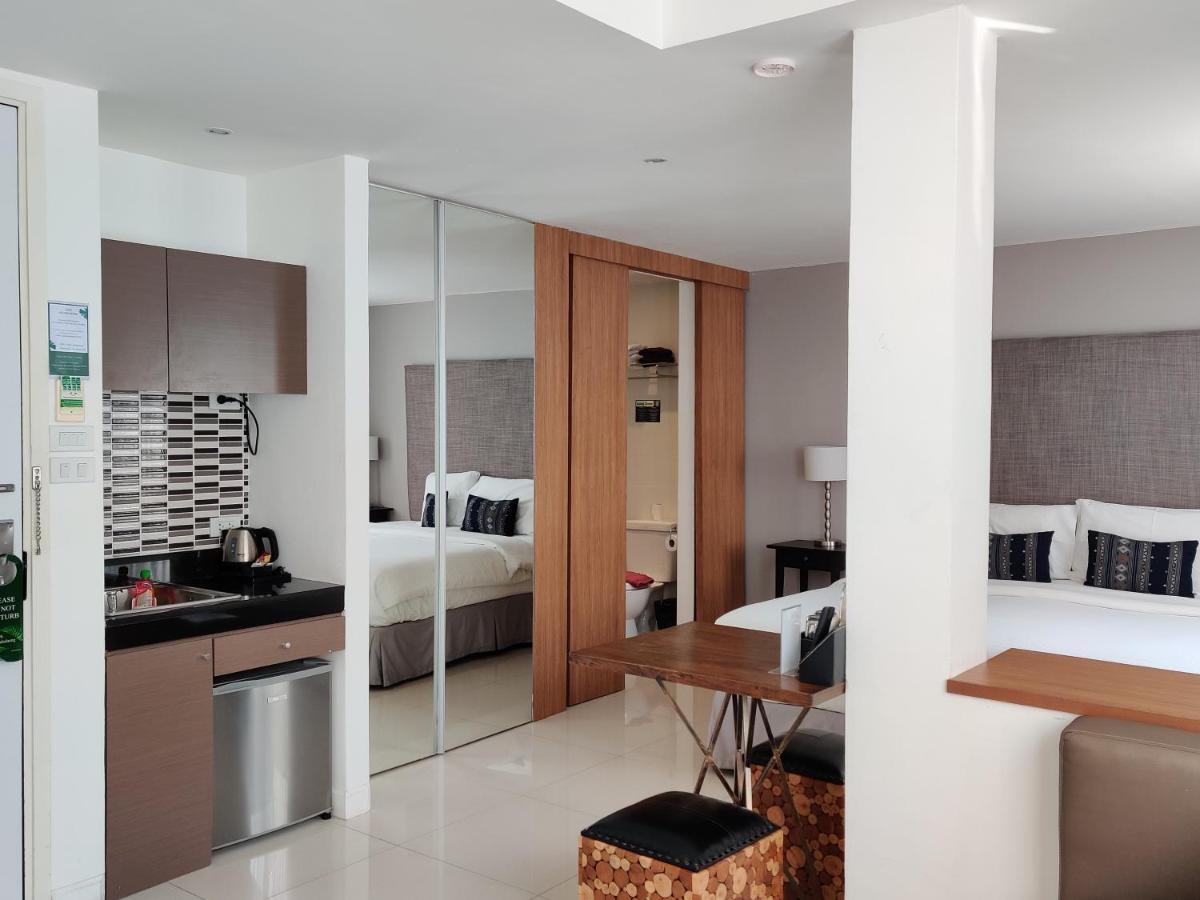 Check In Saladaeng (Adults Only) Hotell Bangkok Exteriör bild