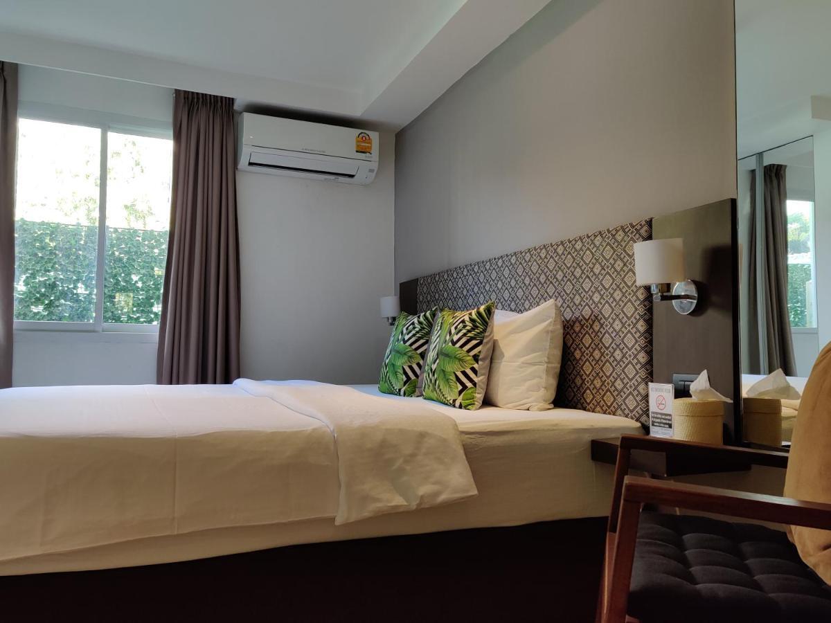 Check In Saladaeng (Adults Only) Hotell Bangkok Exteriör bild