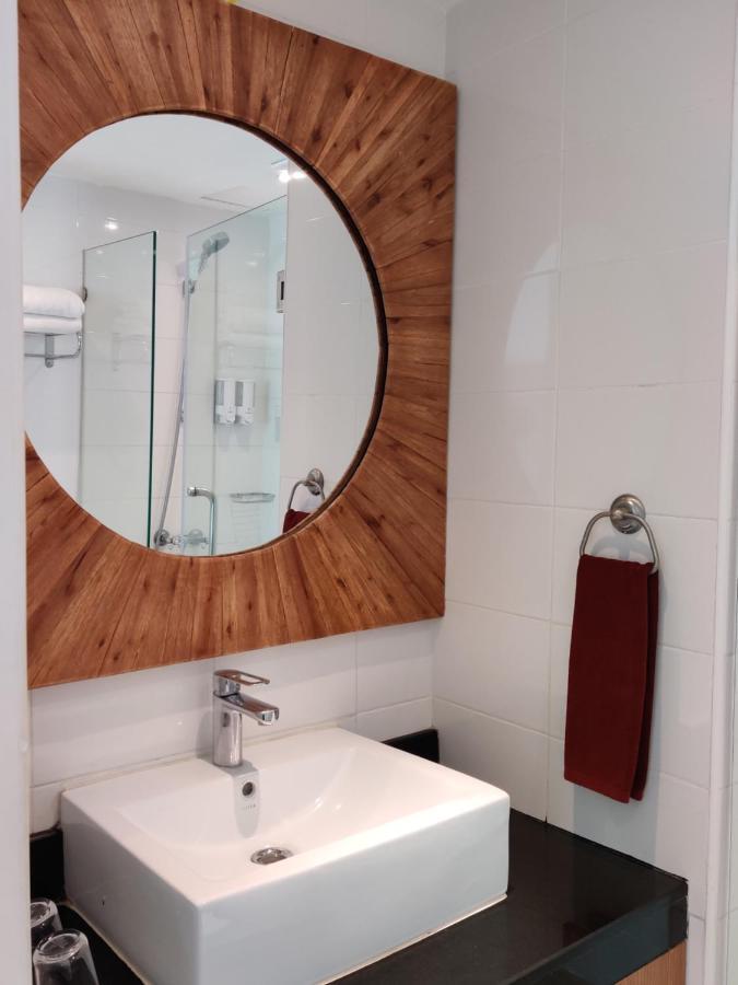 Check In Saladaeng (Adults Only) Hotell Bangkok Exteriör bild